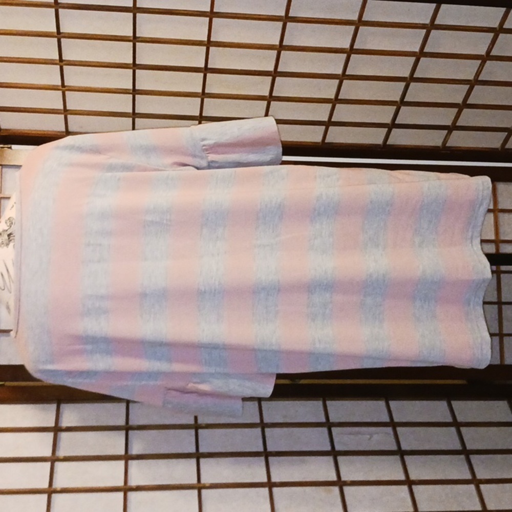 Ladies Top - Picture 5 of 7